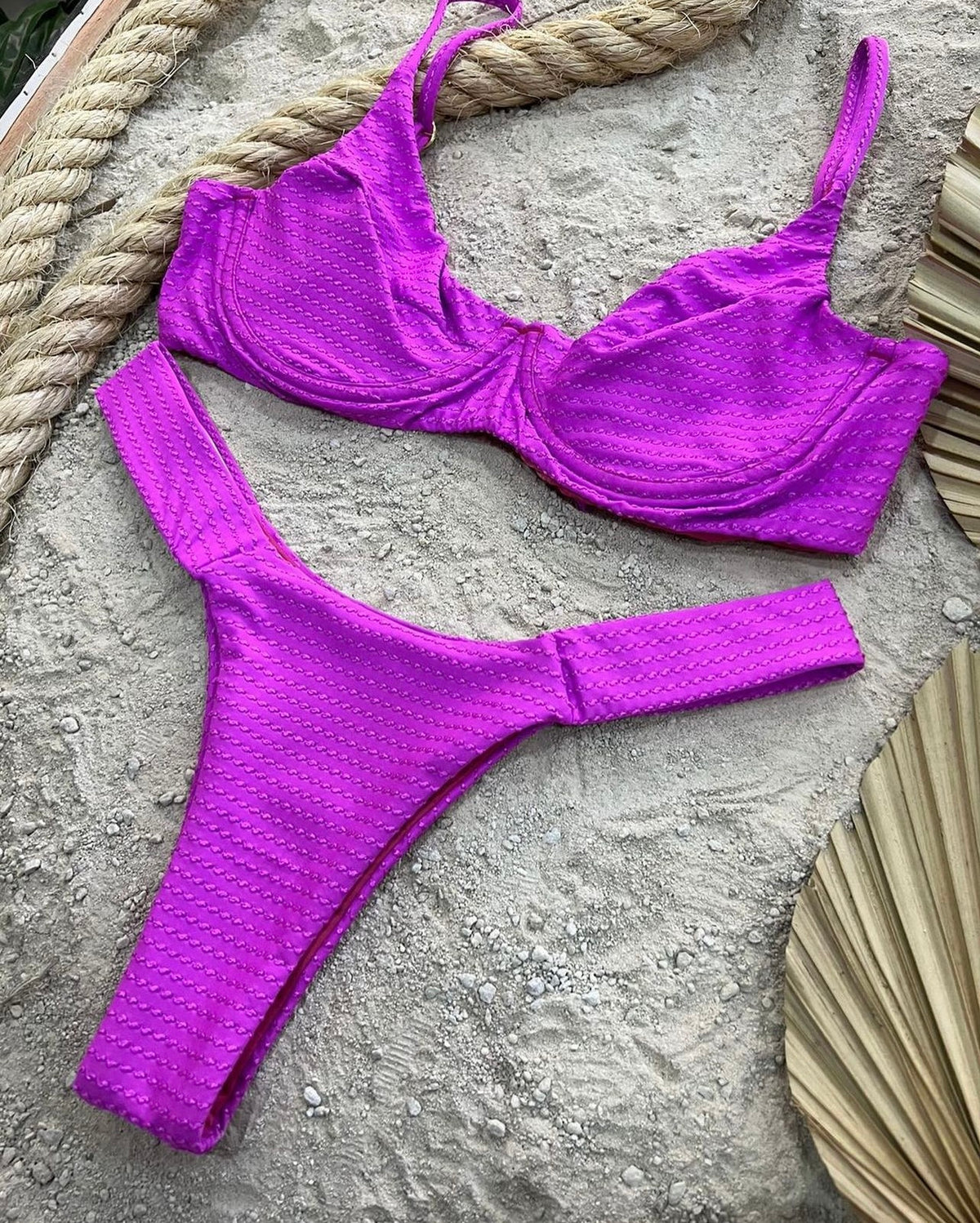 Polyamide Bikini with Structured Underwire and Ultra-Soft Textured Fabric